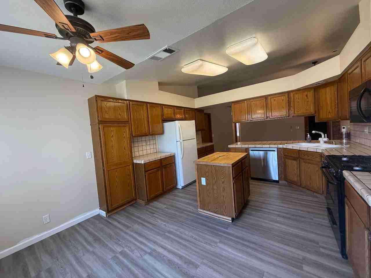 1105 S Jeffrey Ct - Photo 5 of 15