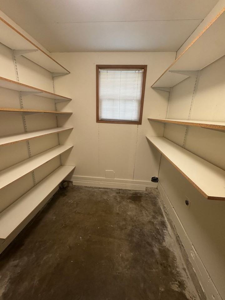 111 N 53rd Ave - Photo 4 of 22