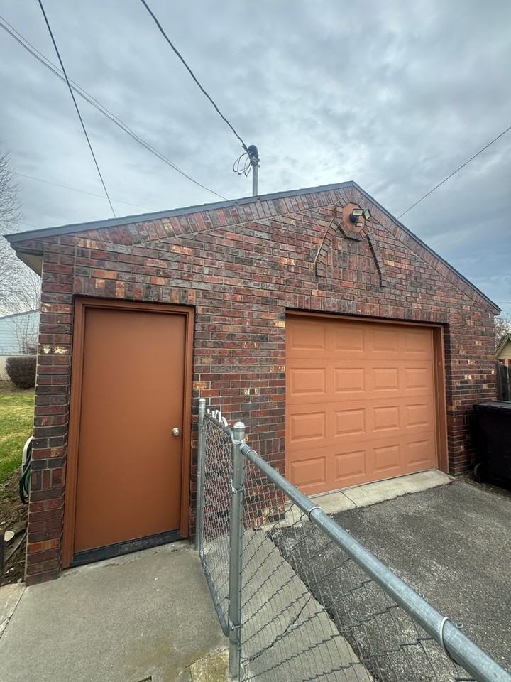 111 N 53rd Ave - Photo 5 of 22