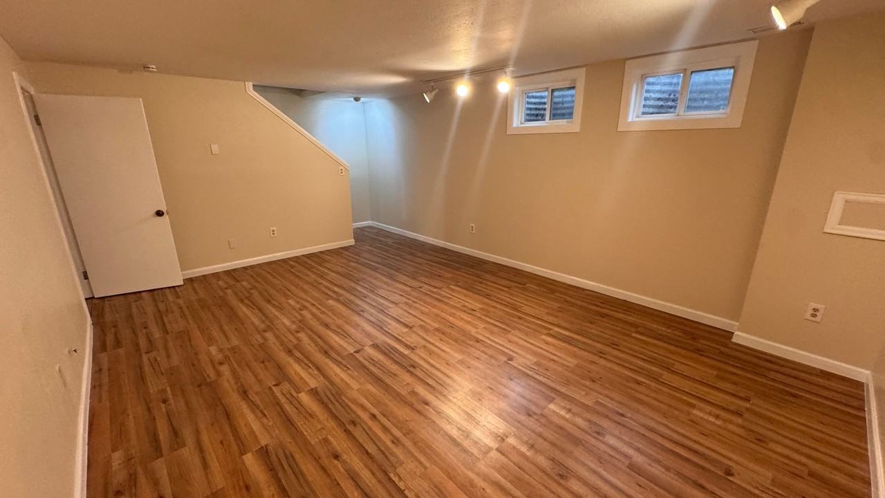 2727 E Geddes Ave - Photo 6 of 38