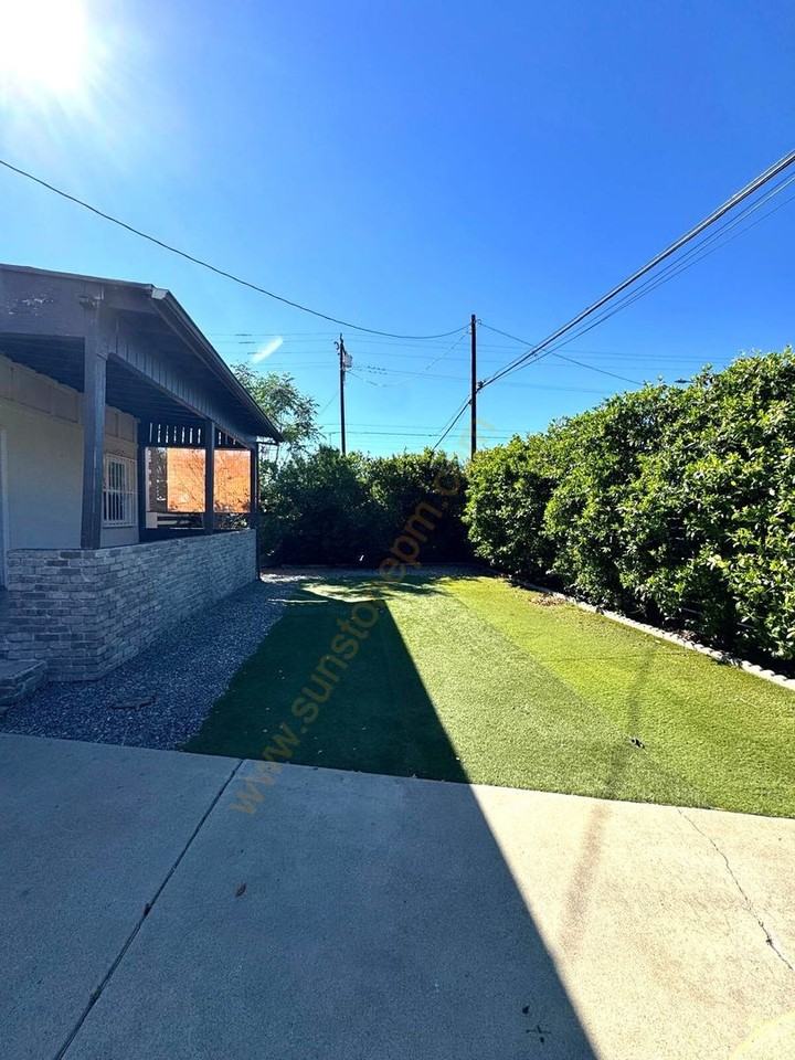 470 W 12th St - Photo 3 of 27