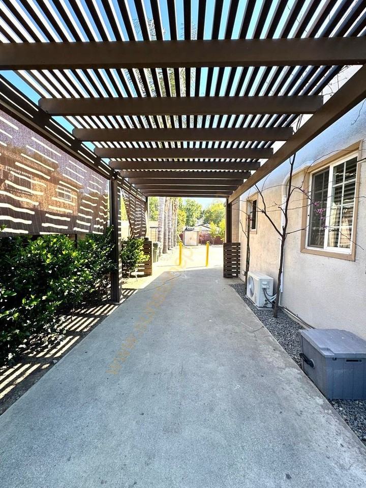 470 W 12th St - Photo 6 of 27