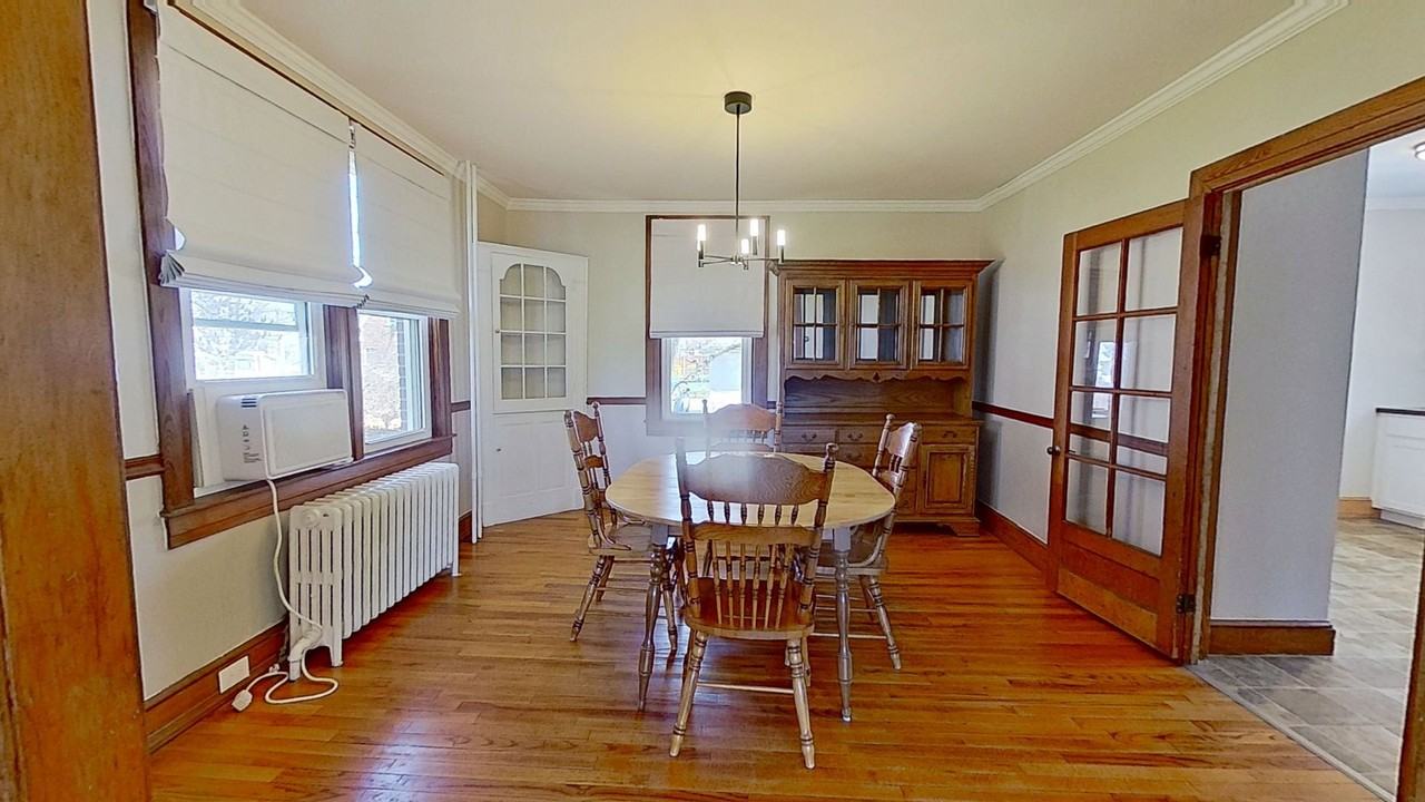 549 Lancaster Ave - Photo 4 of 11