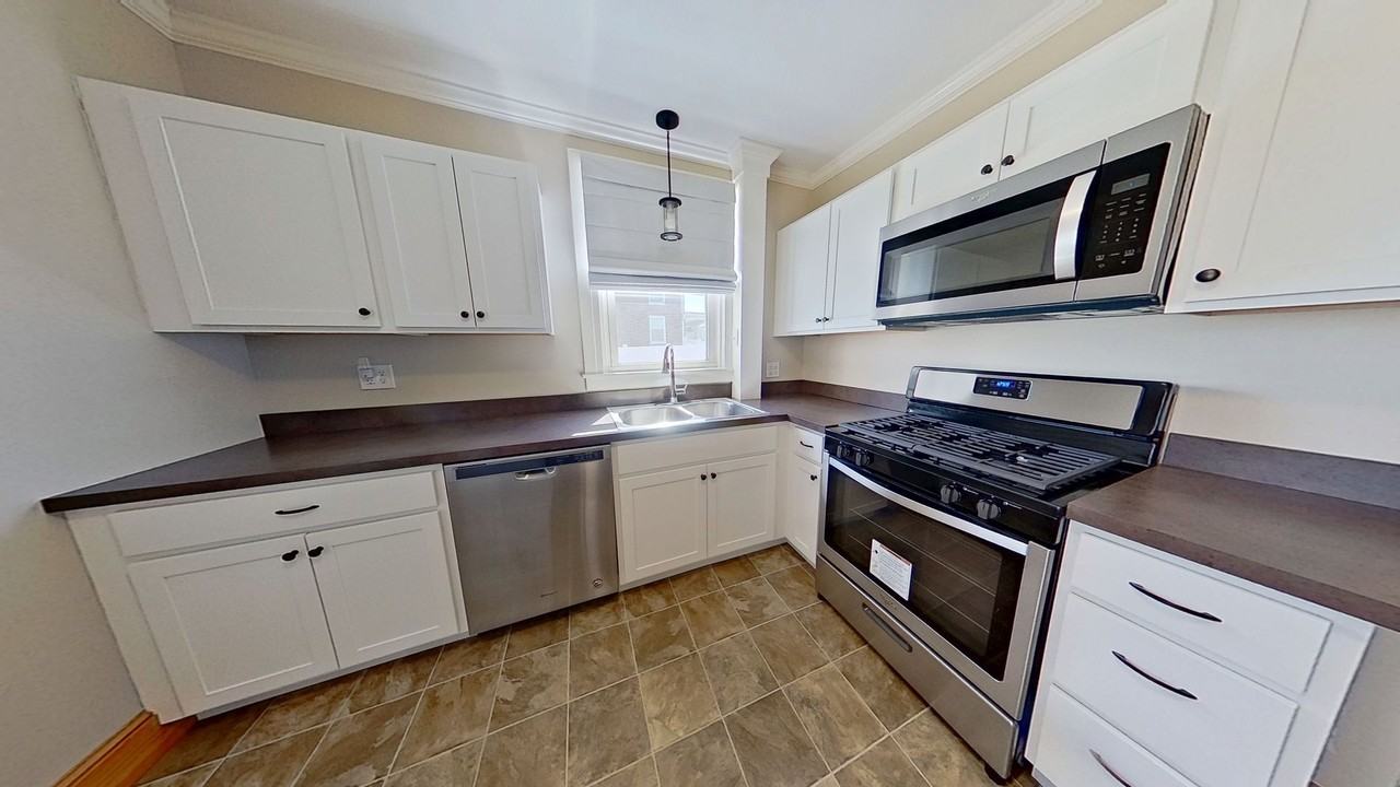 549 Lancaster Ave - Photo 6 of 11