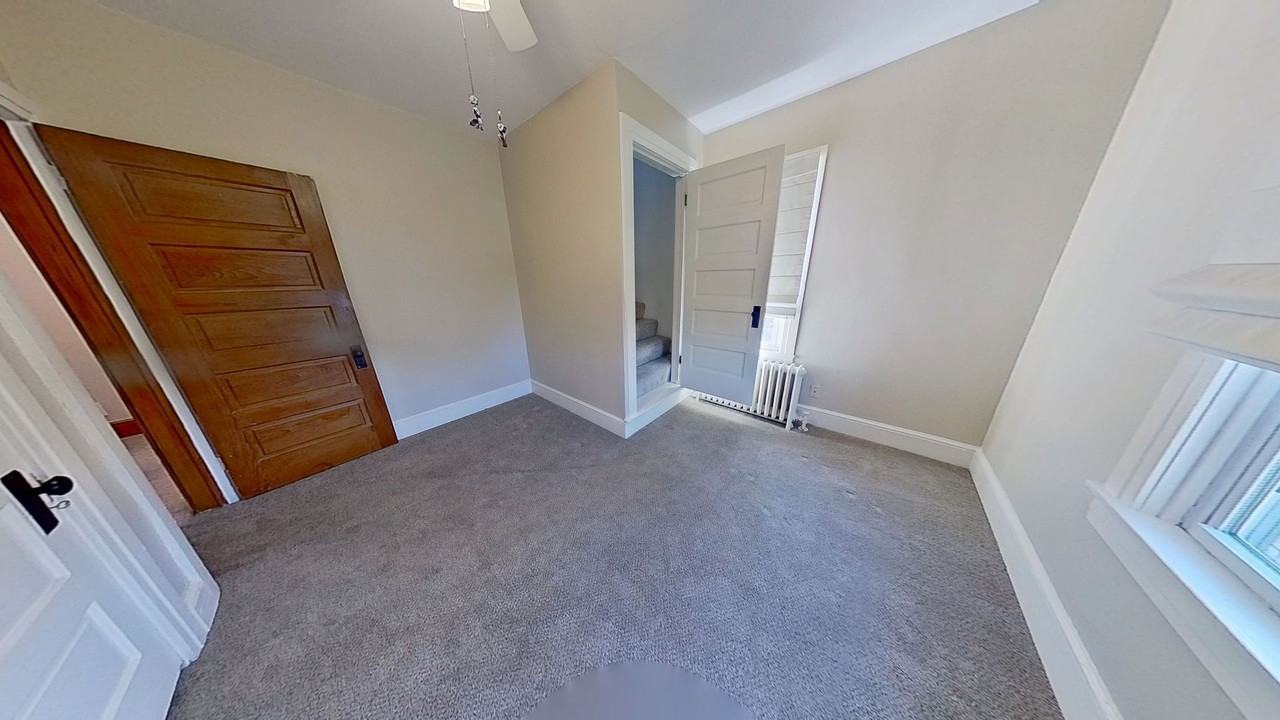 549 Lancaster Ave - Photo 7 of 11