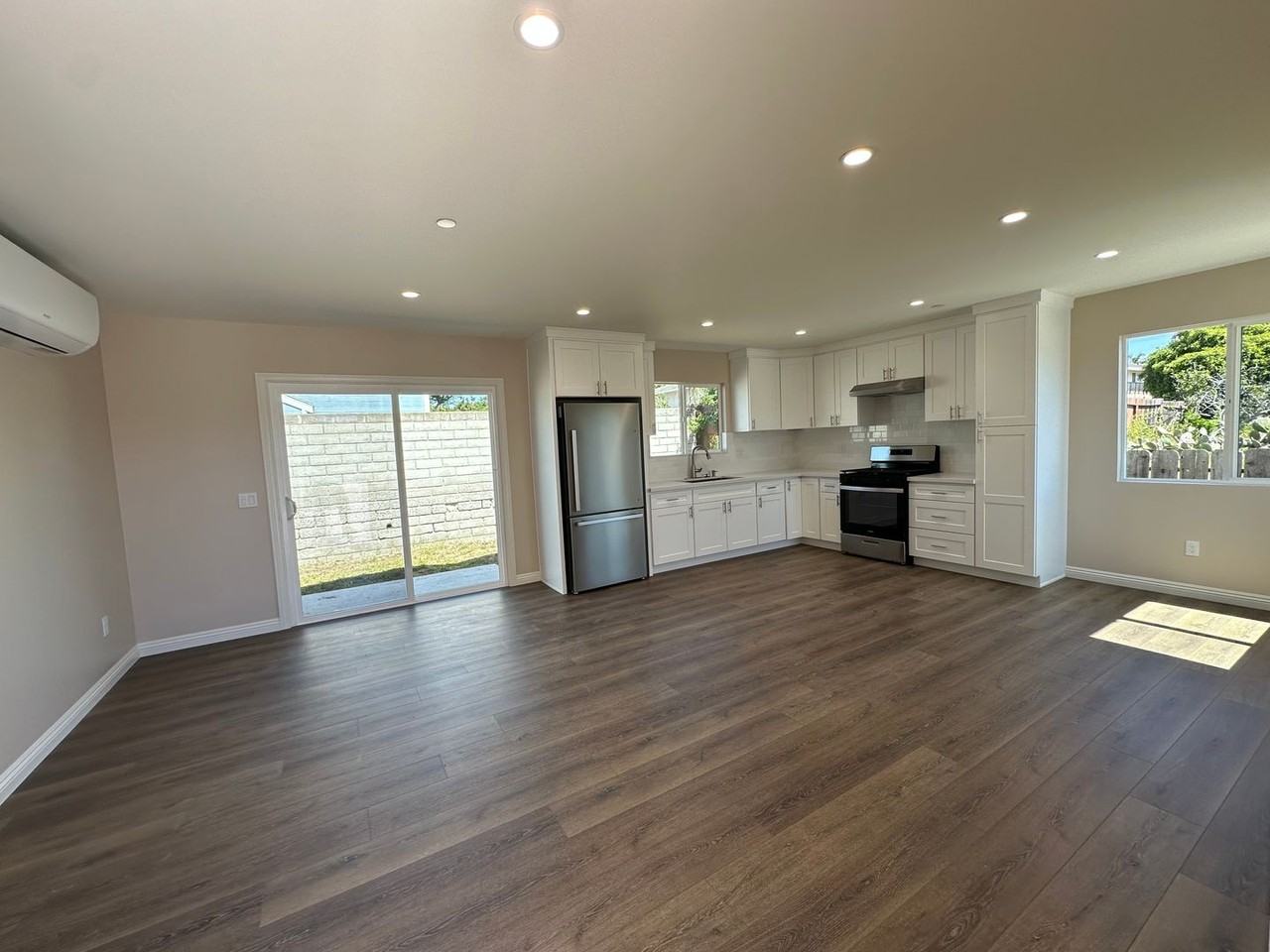 505 Wolff St - Photo 3 of 12