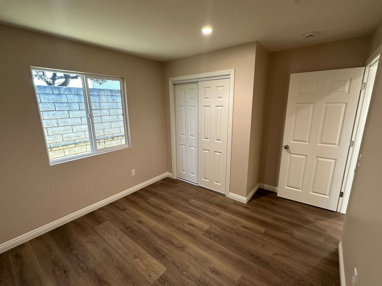 505 Wolff St - Photo 7 of 12