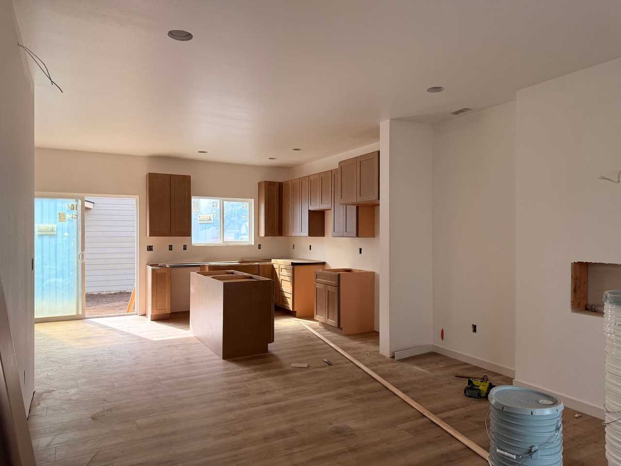 504 E Locust Ave - Photo 3 of 21