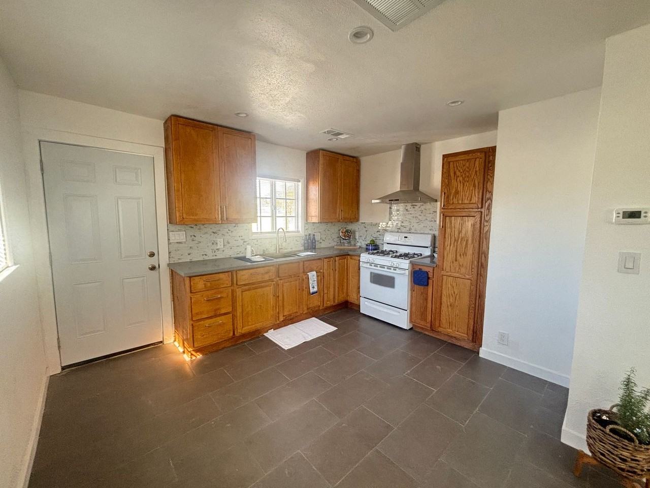 45025 1/2 10th St W - Photo 3 of 16