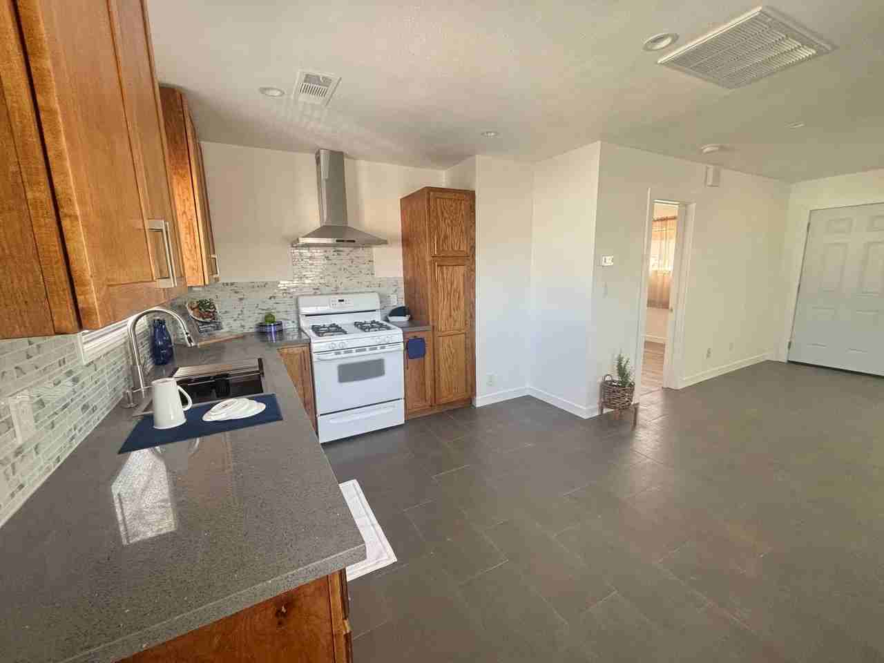 45025 1/2 10th St W - Photo 4 of 16