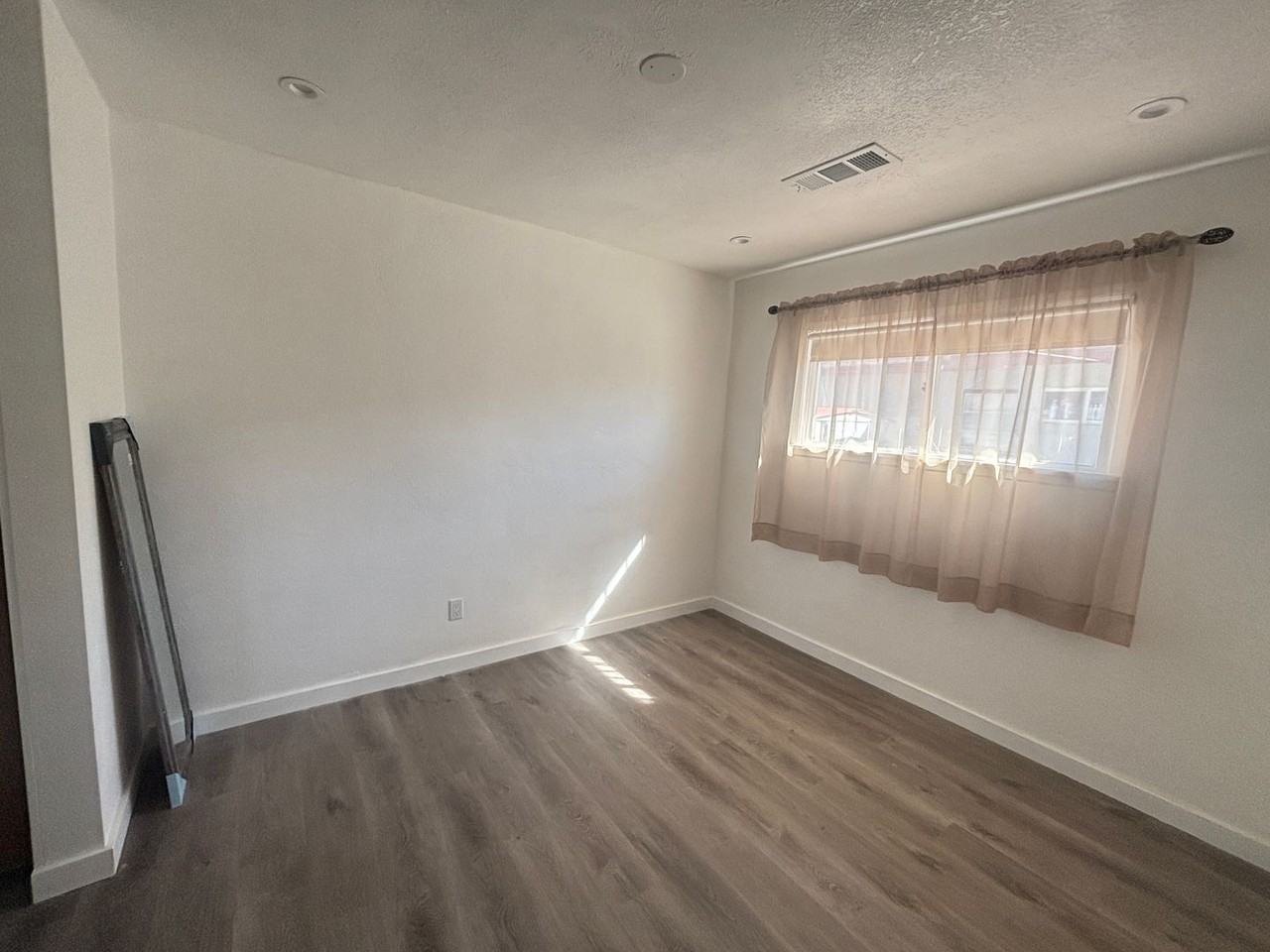 45025 1/2 10th St W - Photo 7 of 16