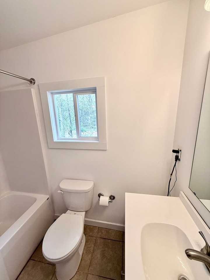 120 Lakeview St - Photo 6 of 11