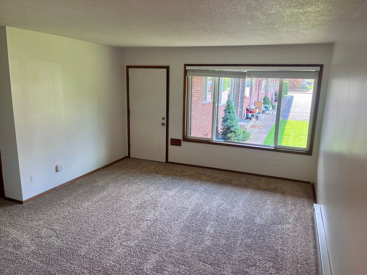 7035 Se Woodward St - Photo 2 of 10