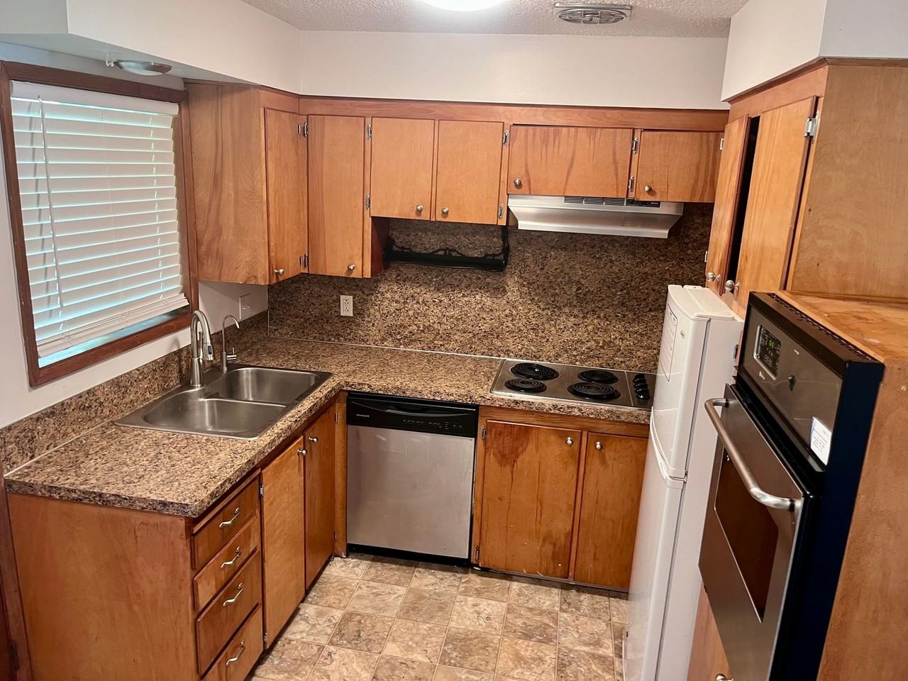 7035 Se Woodward St - Photo 4 of 10