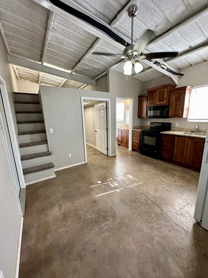 421 Se 10th - Photo 2 of 9