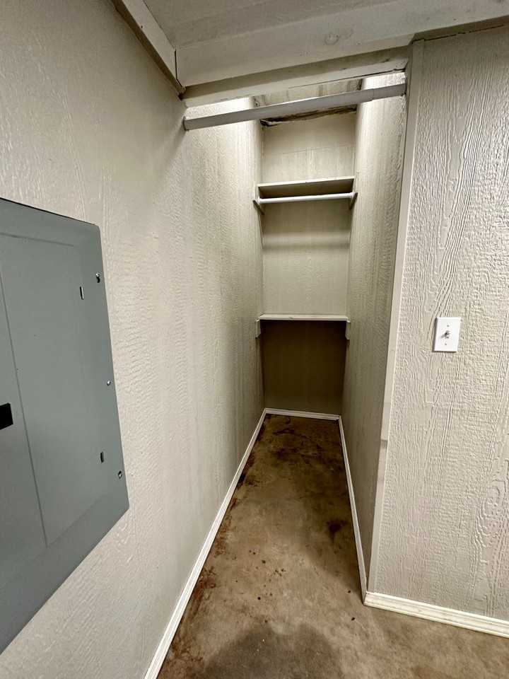 421 Se 10th - Photo 4 of 9