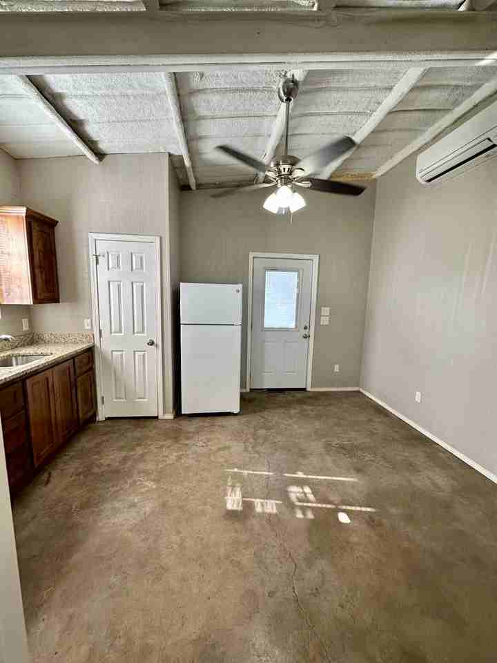 421 Se 10th - Photo 5 of 9