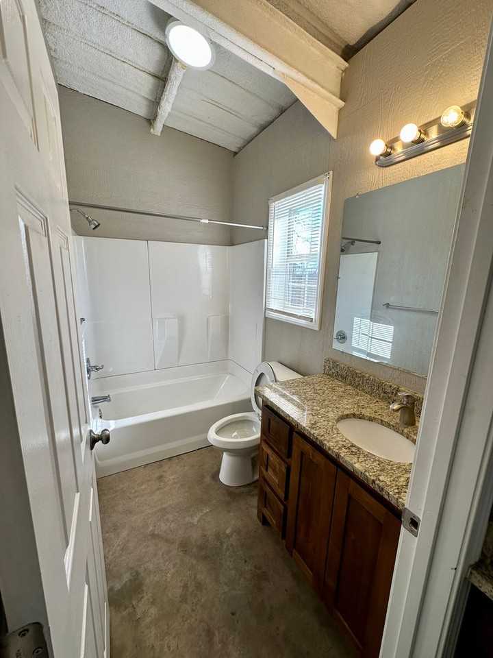 421 Se 10th - Photo 6 of 9