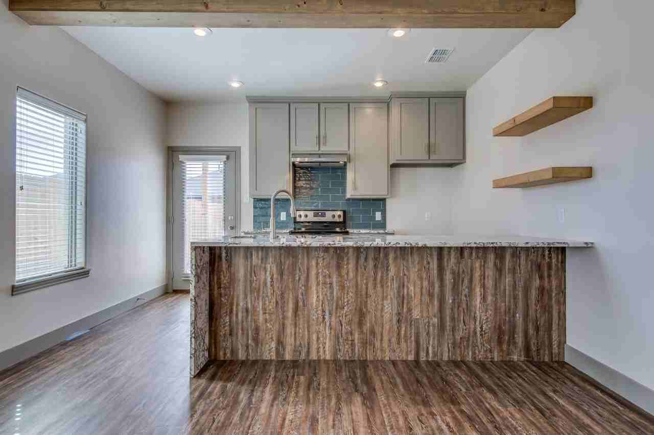 10408 Genoa Ave - Photo 5 of 17