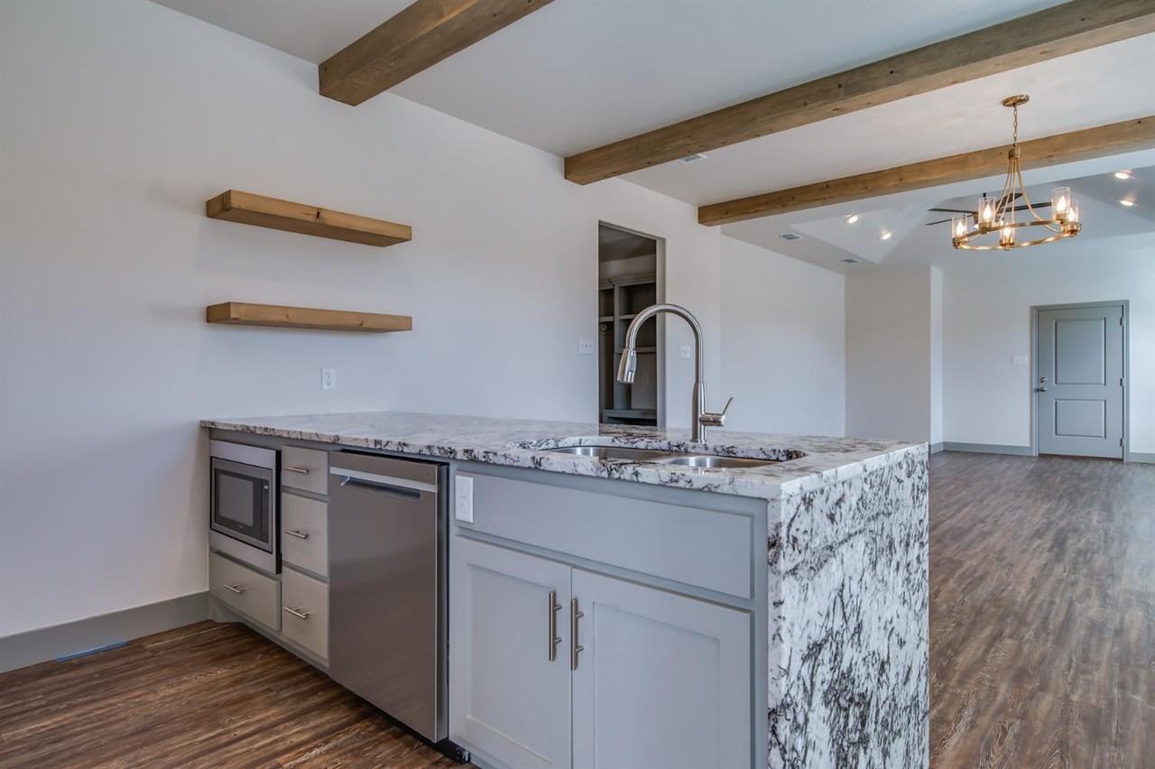 10408 Genoa Ave - Photo 7 of 17