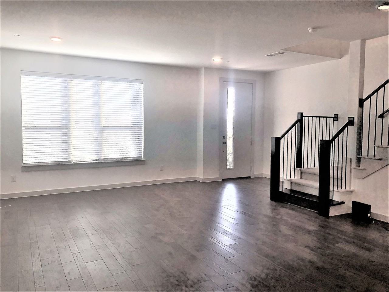 422 Bonfield Dr - Photo 2 of 24