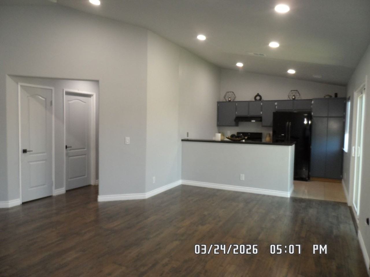 15019 Hopland St - Photo 5 of 42