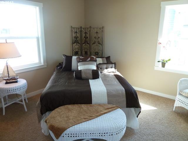 813 Niagara Ave - Photo 6 of 29