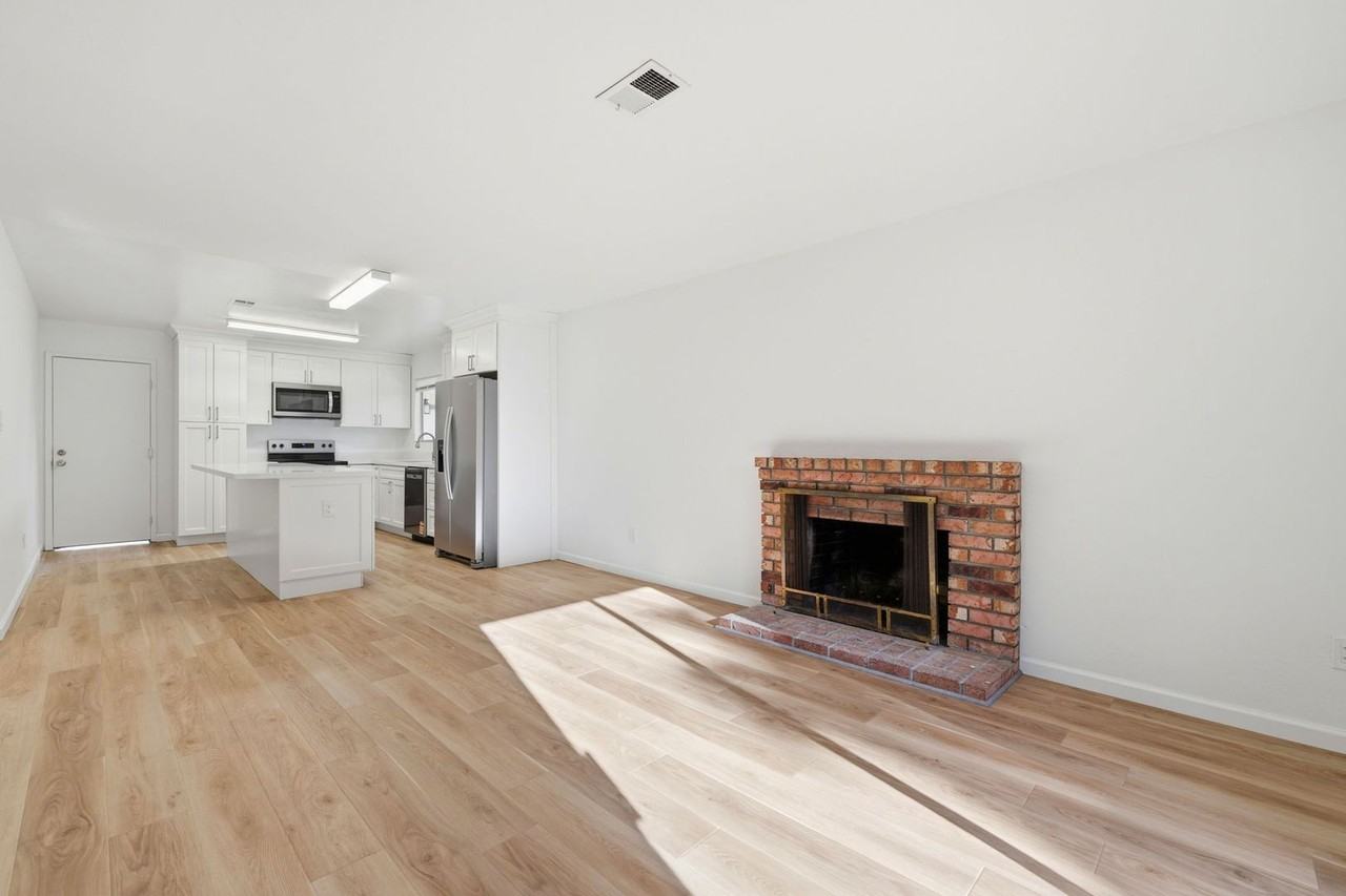 1835 Arkell Rd - Photo 6 of 33