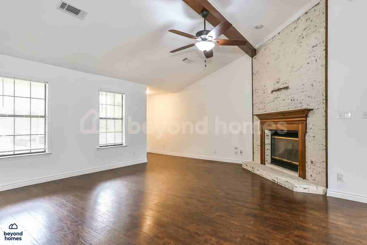 125 Jessica Dr - Photo 4 of 19