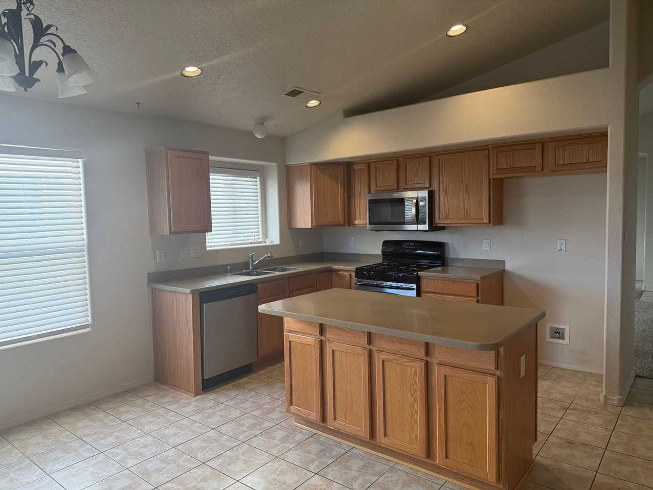 3401 Shiloh Rd Ne - Photo 3 of 19