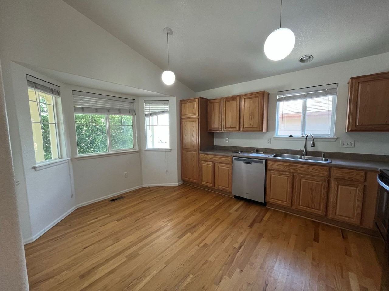 3221 San Marco Ave - Photo 5 of 23