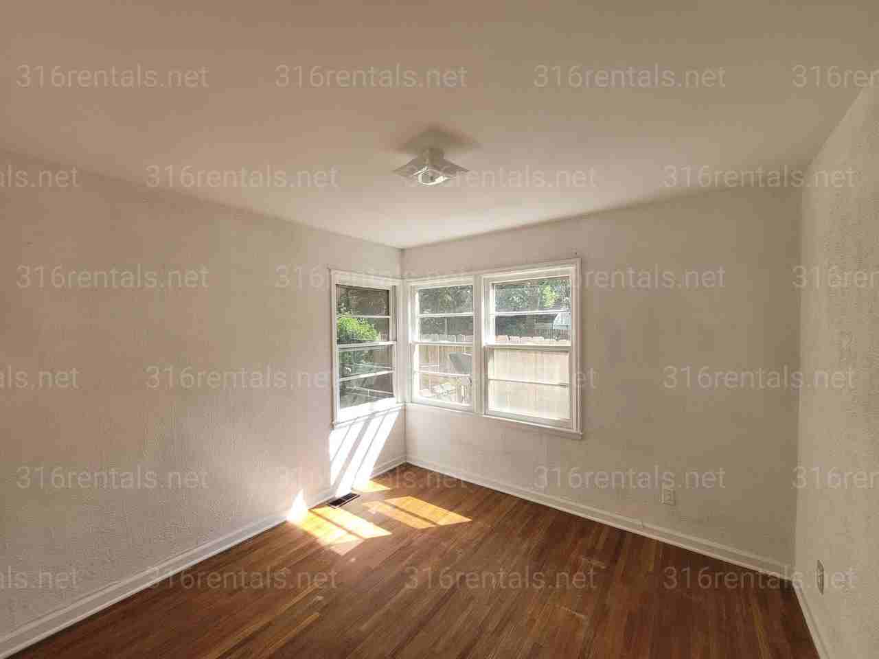 1122 N Terrace Dr - Photo 3 of 11