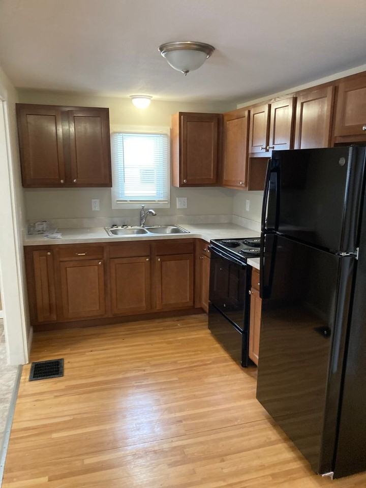 106 Hoover Dr - Photo 2 of 13