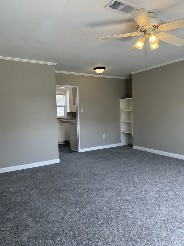 127 Crestview Dr #3 - Photo 5 of 15