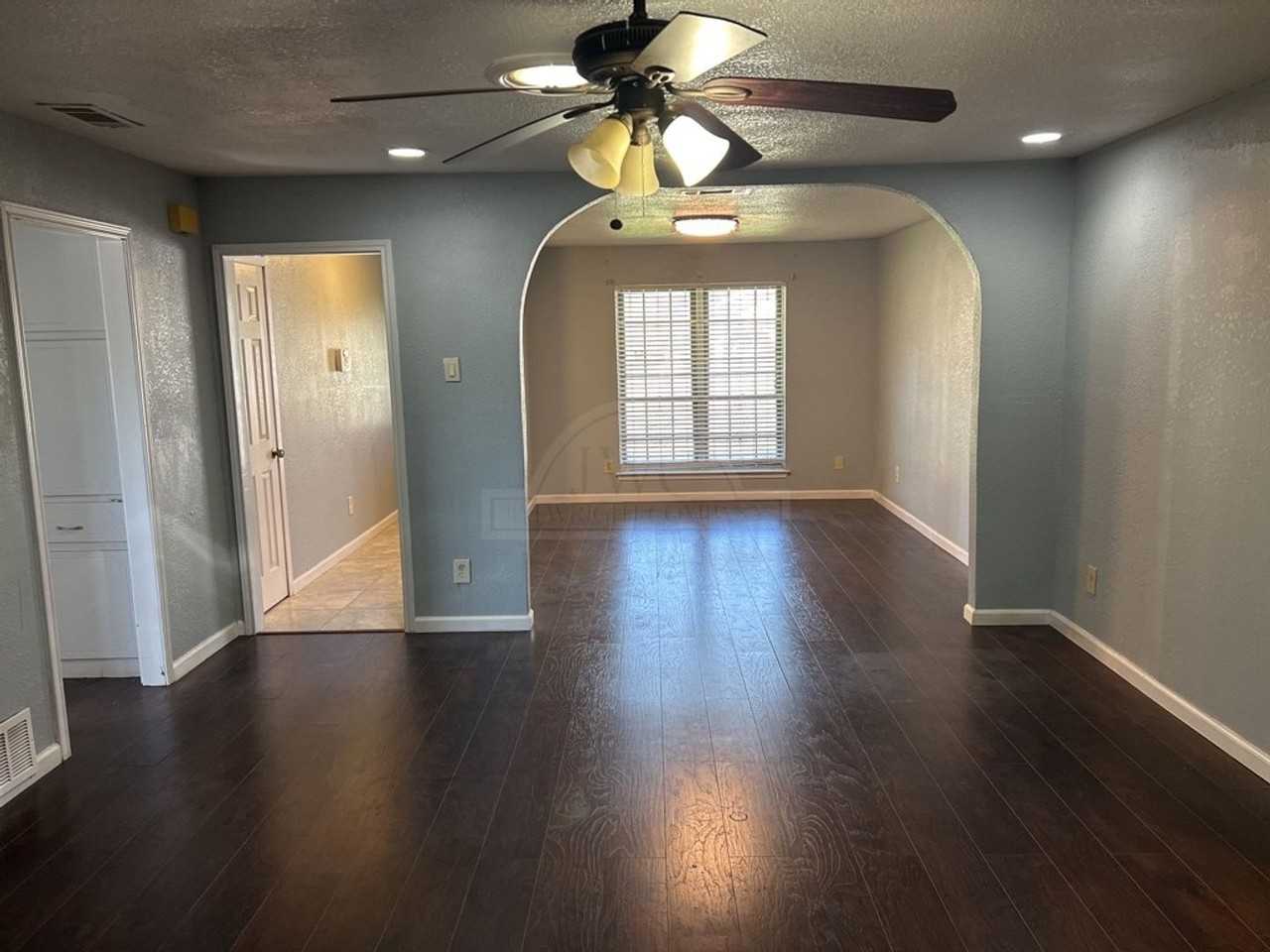 2310 Zinnia Ct - Photo 5 of 35