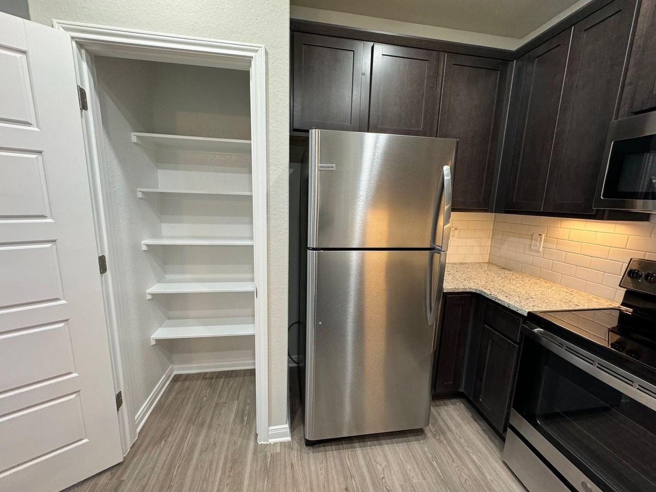 468 Emma Dr - Photo 6 of 27