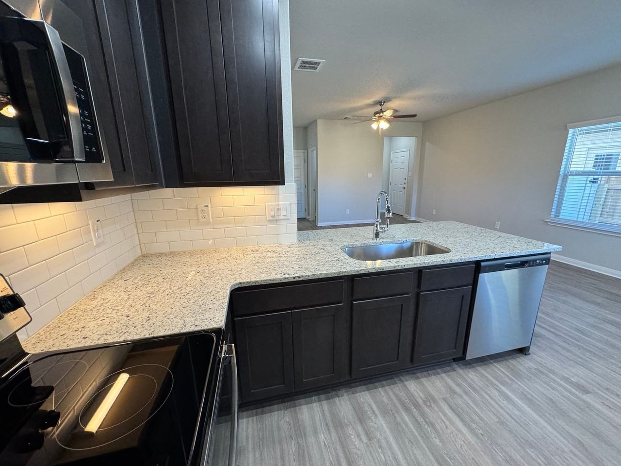 468 Emma Dr - Photo 7 of 27