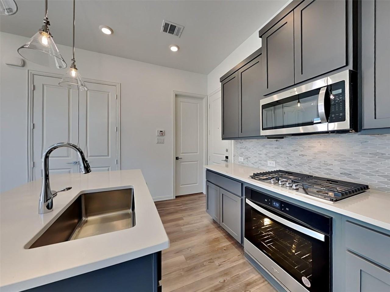 4500 Ward St - Photo 5 of 18