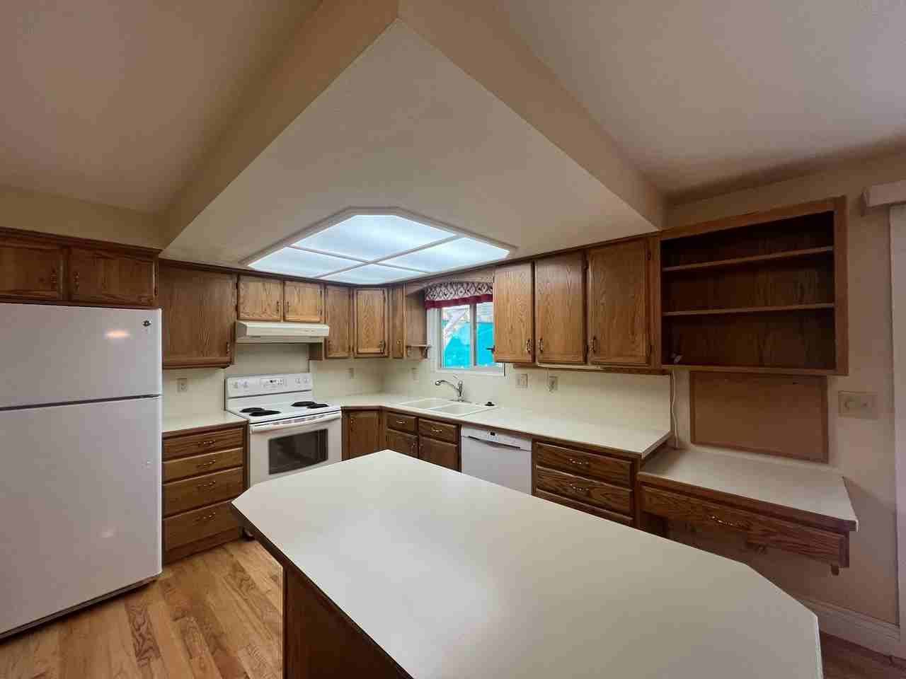 2690 Lois Ln - Photo 7 of 44