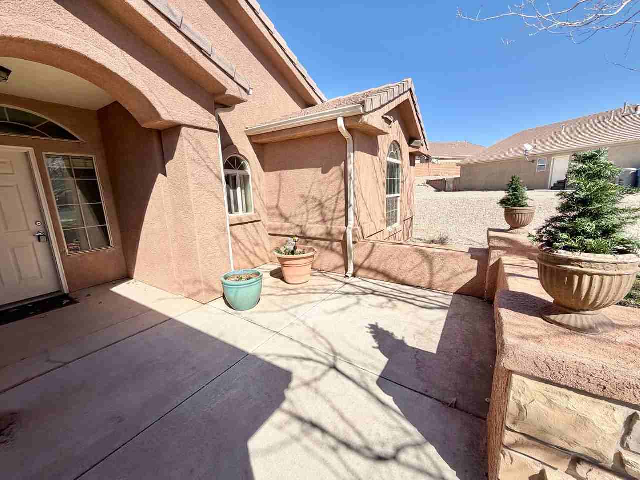 887 N Caddington Rd - Photo 3 of 36