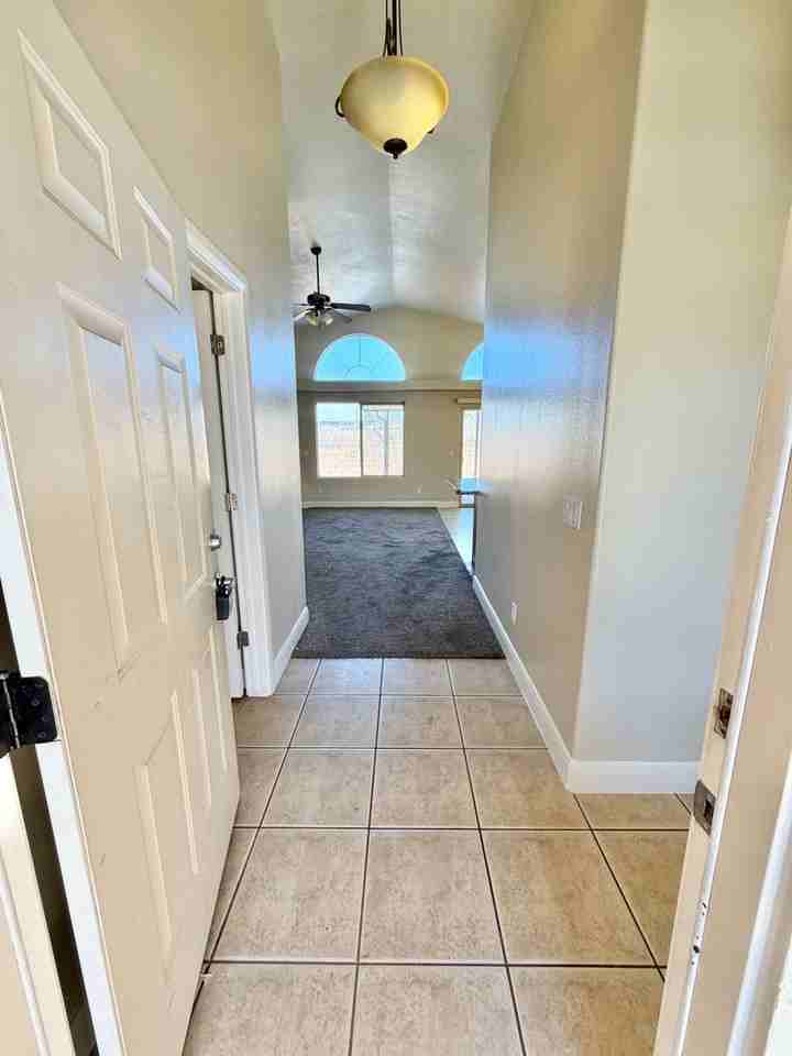 887 N Caddington Rd - Photo 4 of 36