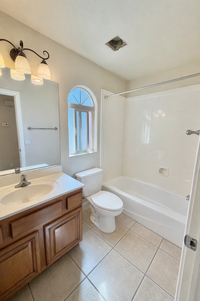 887 N Caddington Rd - Photo 6 of 36