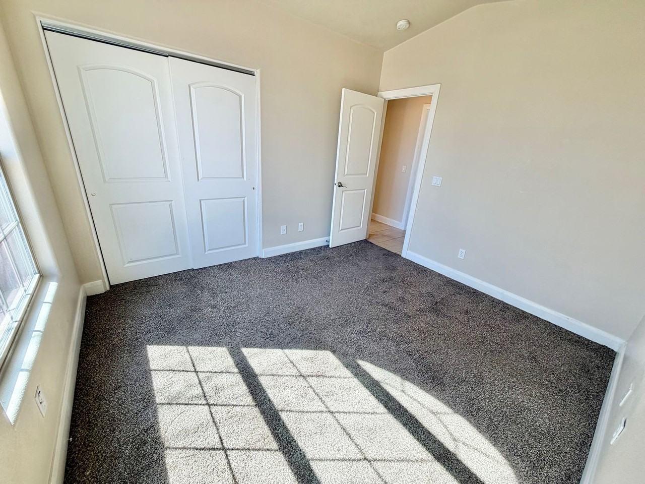 887 N Caddington Rd - Photo 7 of 35