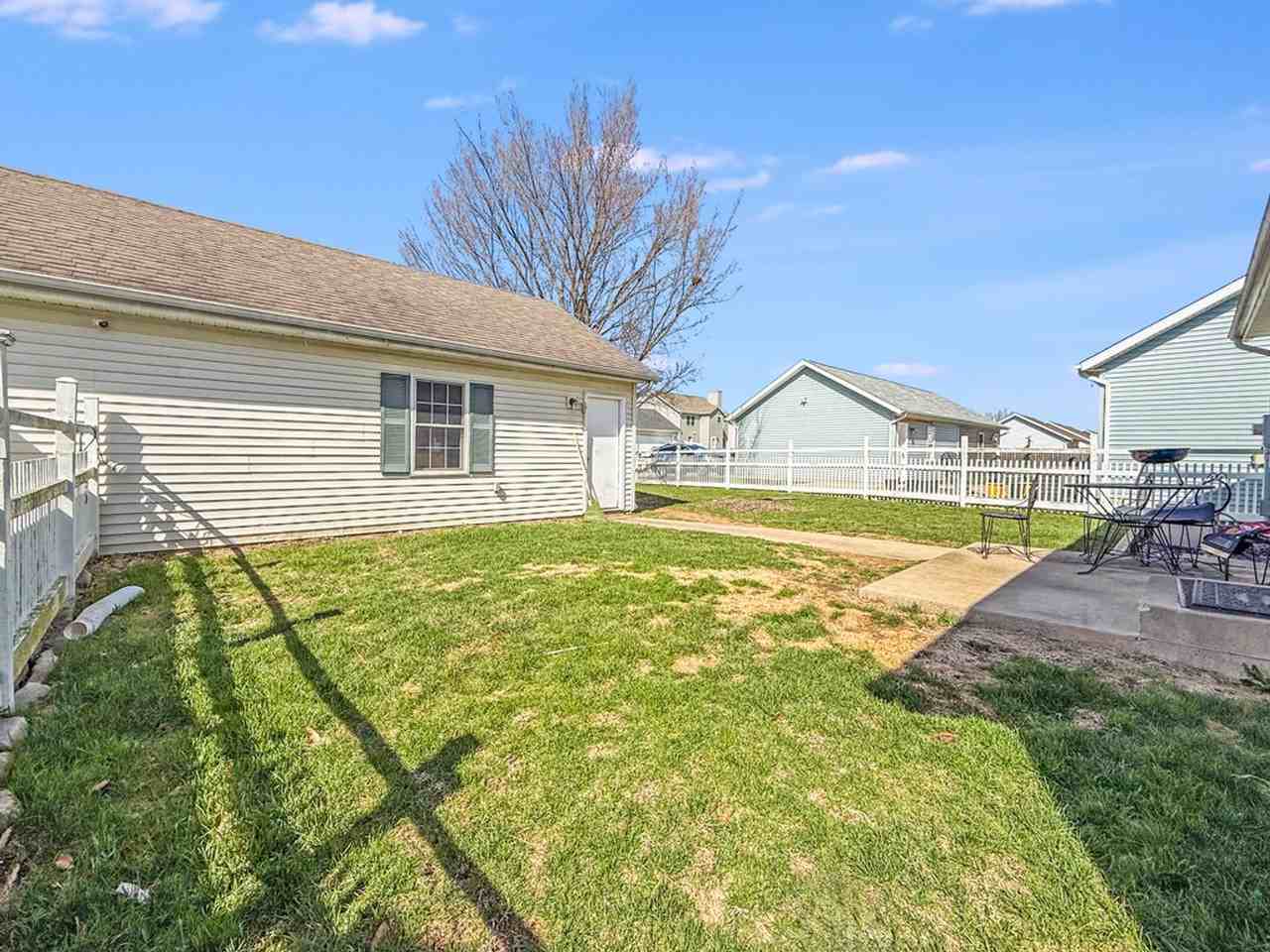 1505 Montgomery St - Photo 2 of 3