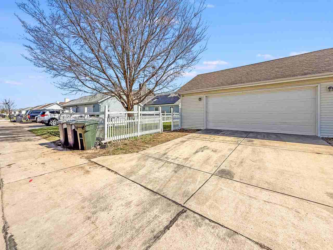 1505 Montgomery St - Photo 3 of 3