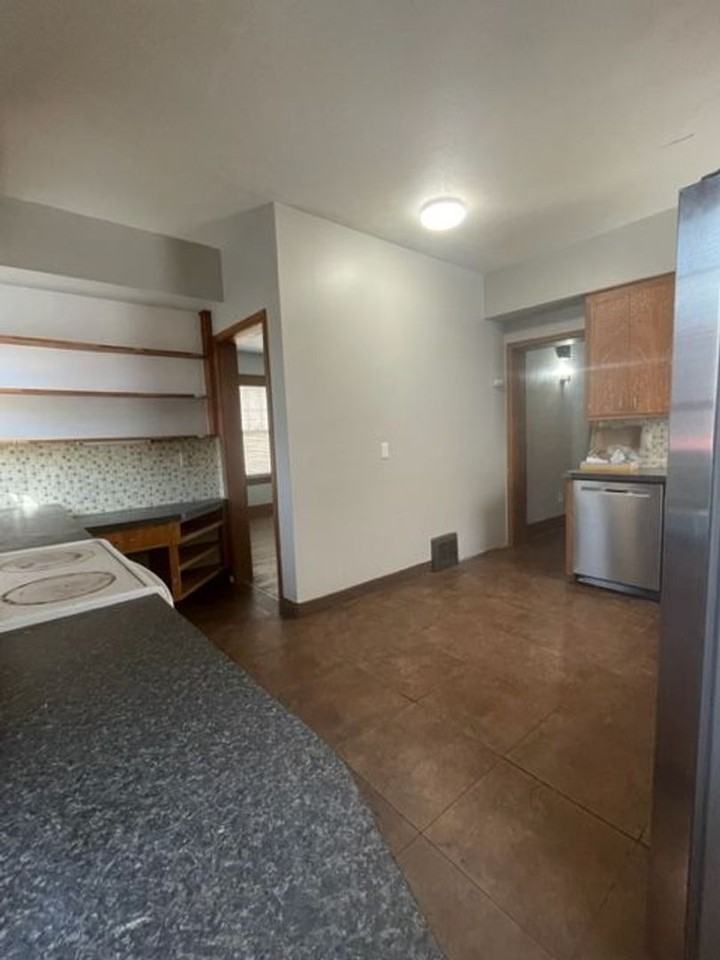 1138 S 33rd St - Photo 6 of 20