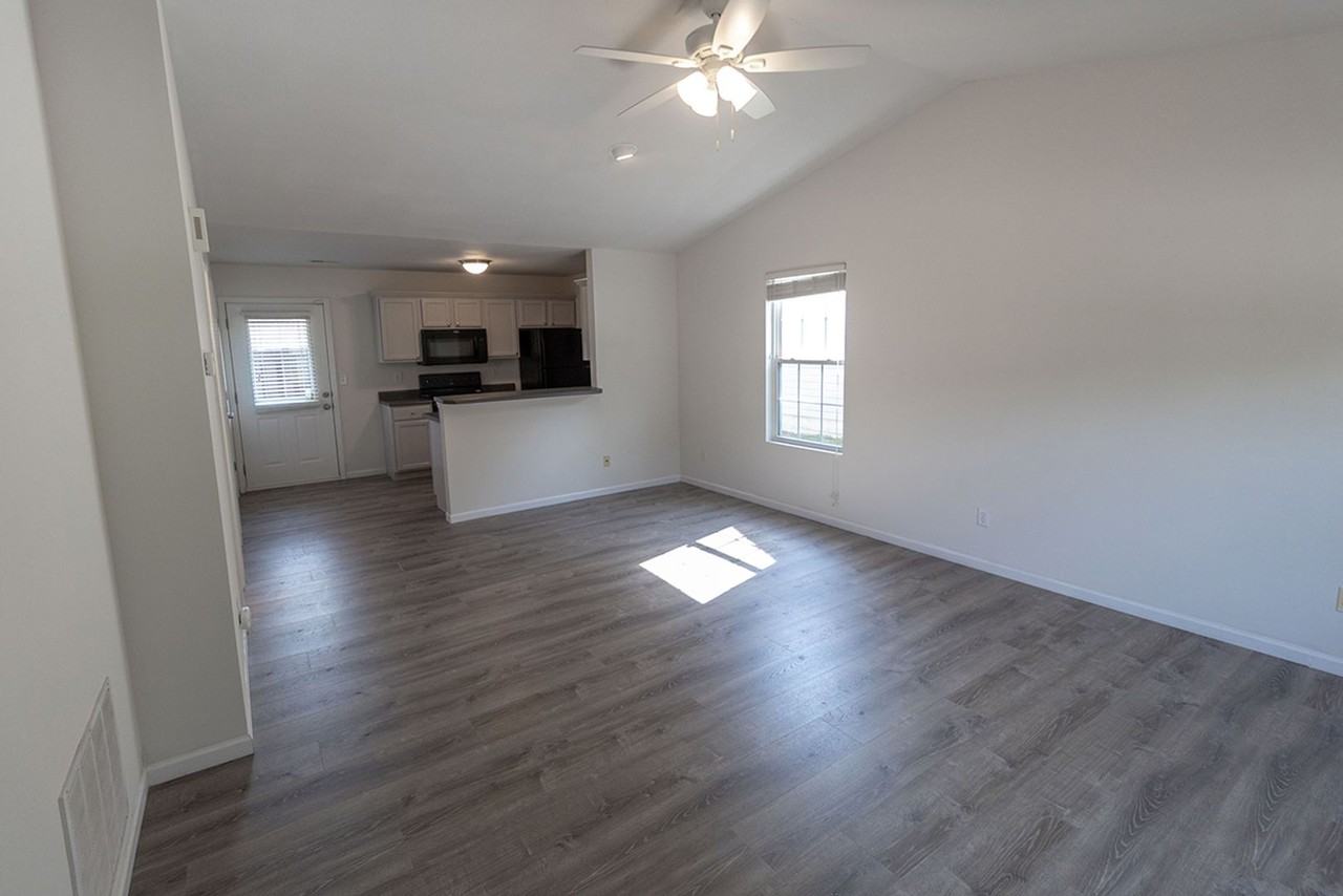 3310 E Saint Charles Rd - Photo 2 of 27