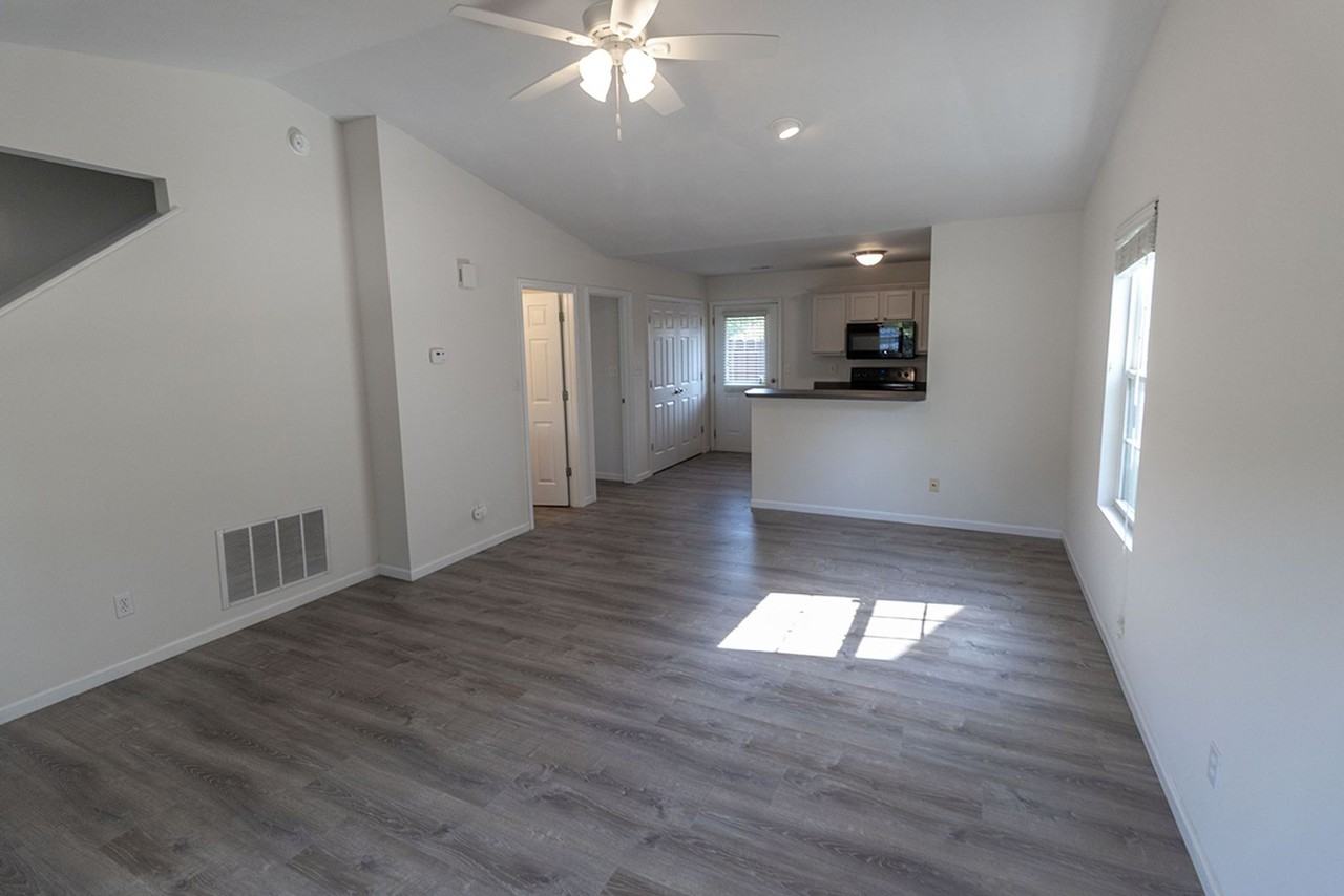 3310 E Saint Charles Rd - Photo 3 of 27