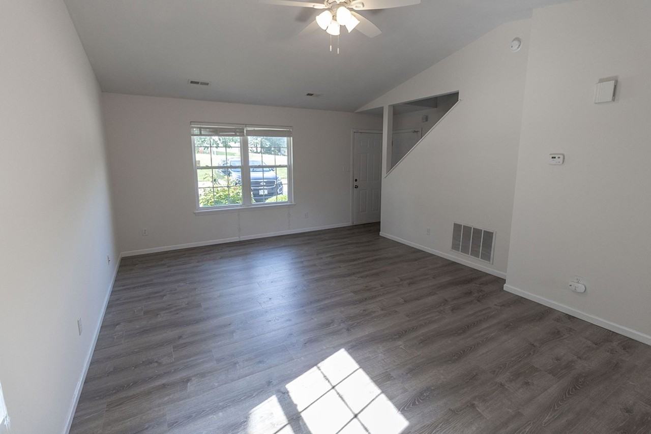 3310 E Saint Charles Rd - Photo 4 of 27