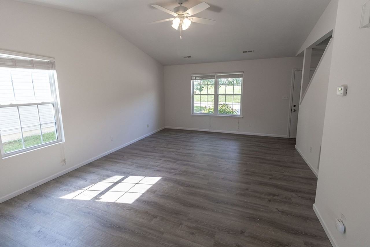 3310 E Saint Charles Rd - Photo 5 of 27